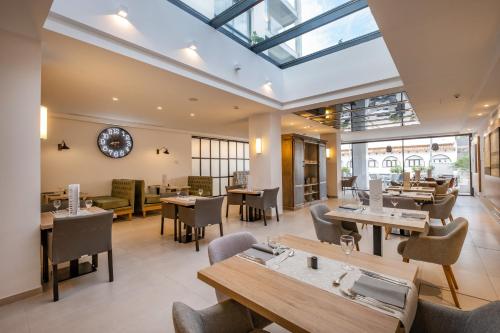 مطعم, Kyrat Amarac Suites in صن سيرفيرا