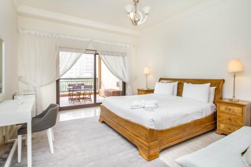 Bespoke Holiday Homes - Palm Jumeirah- 2 Bedroom with Gym, Beach & Pool Access, Fairmont South photo 3
