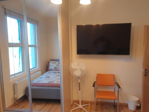 London Luxury Spacious 2 Bedroom Apartment 4 mins from Ilford Stn. FREE parking, Londýn (fotografie 6)