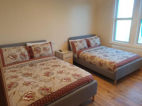 London Luxury Spacious 2 Bedroom Apartment 4 mins from Ilford Stn. FREE parking, Londýn (fotografie 5)