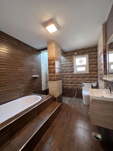 Grand Orchid Hotel Apartment in الدقم