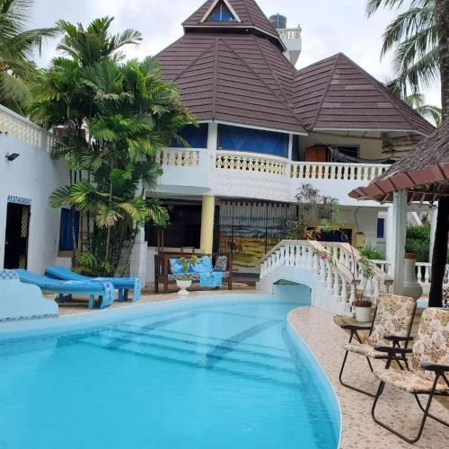 Lovely 3 Bed room Villa in Diani Beach with pool