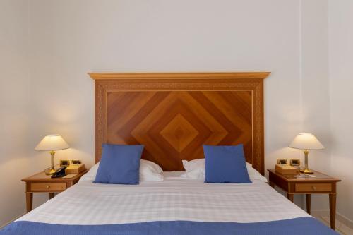 Double or Twin Room image 10