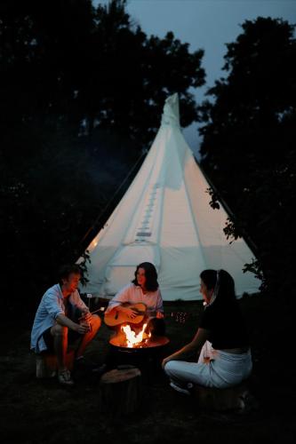 White House on Wye Glamping