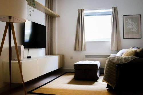 設施, Luxurious fully equipped Cowley 1 bed apartment with FREE Parking in 考利