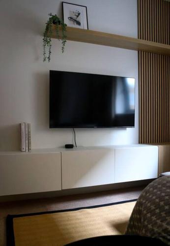 設施, Luxurious fully equipped Cowley 1 bed apartment with FREE Parking in 考利