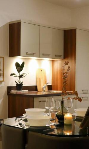 廚房, Luxurious fully equipped Cowley 1 bed apartment with FREE Parking in 考利