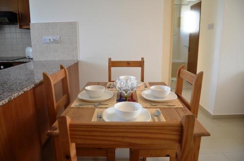 Top floor, 2 bedroom apartment Vanessa D204, FREE WIFI, village view, Peyia (foto 10)