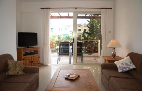Top floor, 2 bedroom apartment Vanessa D204, FREE WIFI, village view, Peyia (foto 3)