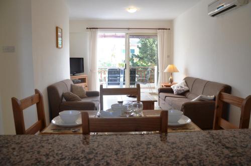 Top floor, 2 bedroom apartment Vanessa D204, FREE WIFI, village view, Peyia (foto 2)