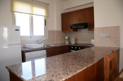 Top floor, 2 bedroom apartment Vanessa D204, FREE WIFI, village view, Peyia (foto 8)
