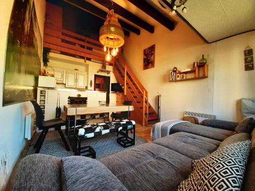 Apartment with Mountain View
