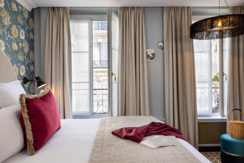 room detail thumbnail 1