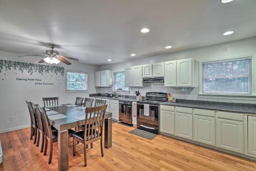 Hot Tub and Yard Stroudsburg Home in Poconos in Easton (Pennsylvania)