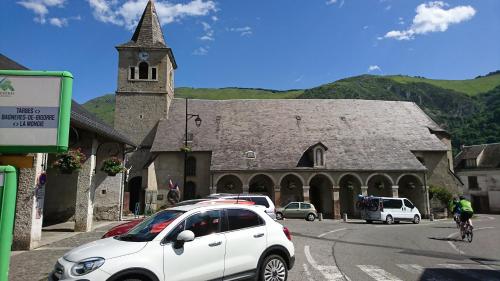 Joli studio avec balcon donnant sur la montagne