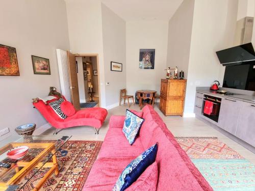 Unique Two Bed Holiday Home in Edinburgh