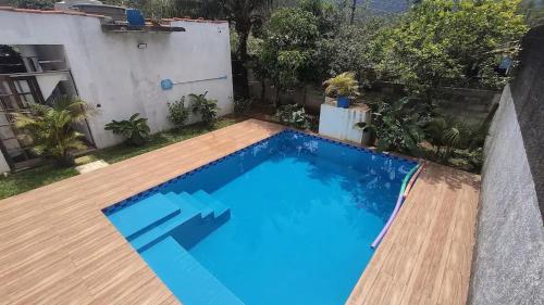 Casa com piscina próximo a Maranduba