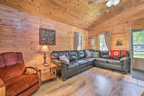 Charming Houghton Lake Cottage with Backyard! in Houghton Lake, USA