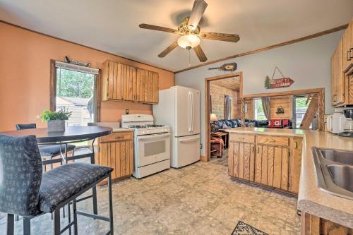 Charming Houghton Lake Cottage with Backyard! in Houghton Lake, USA