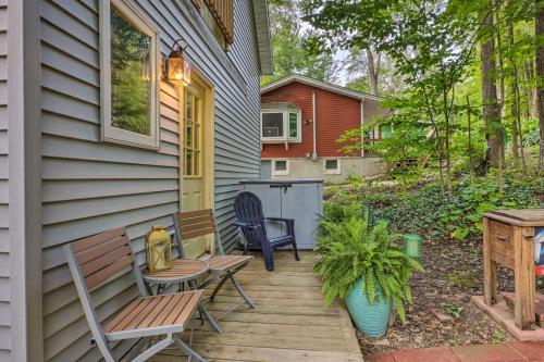 Quaint Plymouth Cabin - 1 Mi to Road America!