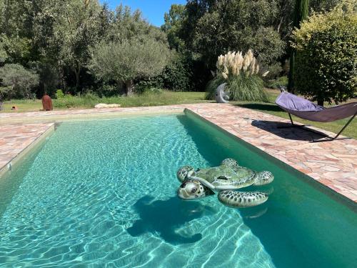 FUVOLEA, Maison de vacances à 15 min du centre d'Aix-en-Provence, piscine chauffée en saison - jardin - parking privé gratuit - Location saisonnière - Fuveau