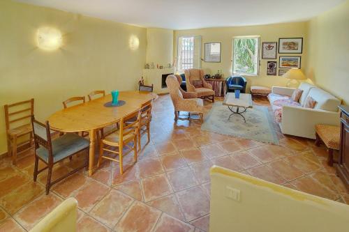 Townhouse In The Heart Of The Suquet - 4 Bedrooms - Le Cannet