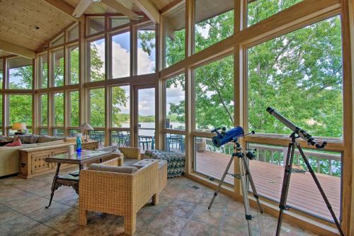 House on Lake of the Ozarks with Dock and Pool Table!