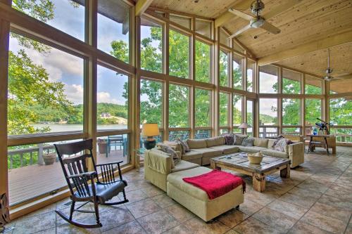 House on Lake of the Ozarks with Dock and Pool Table!