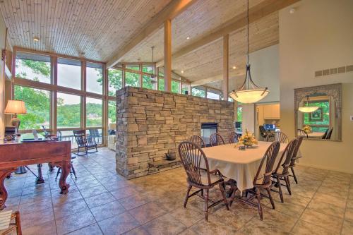 House on Lake of the Ozarks with Dock and Pool Table!