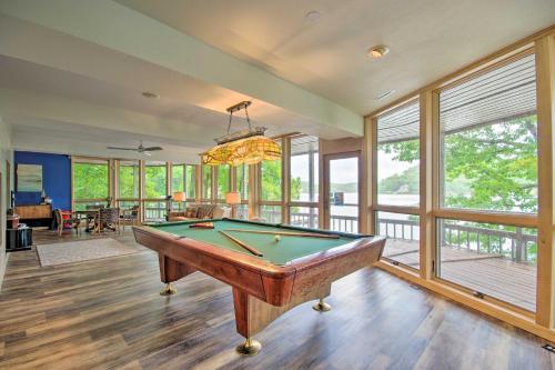 House on Lake of the Ozarks with Dock and Pool Table!