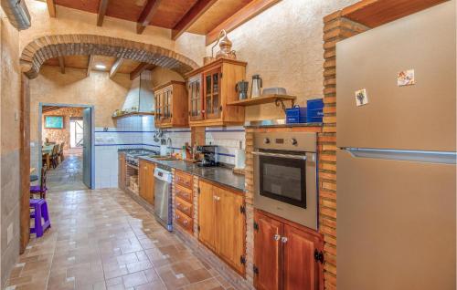 virtuve, Gorgeous Home In Cartagena in Los Diaz