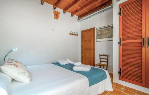 4 Bedroom Cozy Home In Cartagena