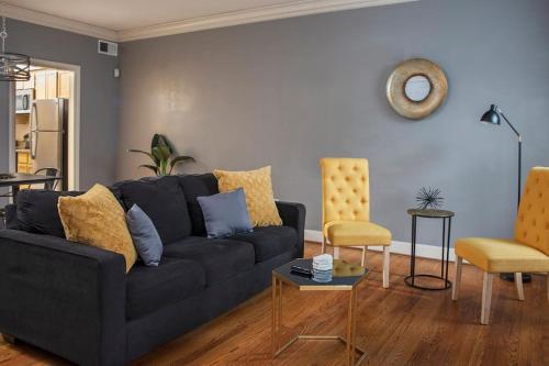 8 min to DT CENTRAL Vibey Parking 2bd 2 5ba
