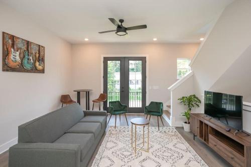 Nash Boutique Stay 3 bd Parking 12 min to DT