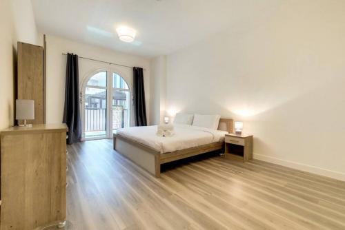 Vacationer I Exclusive 1 Bedroom I JVC I Free Parking, Pool & Wi-Fi, Дубай (фото 3)