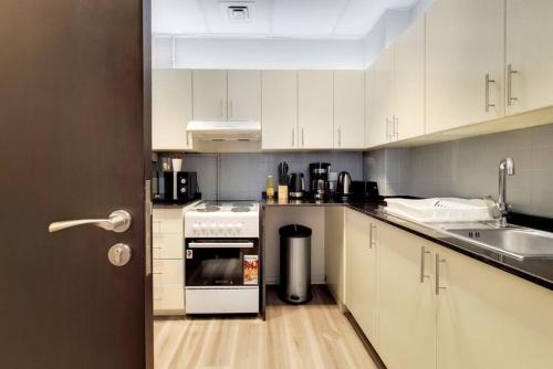 Vacationer I Exclusive 1 Bedroom I JVC I Free Parking, Pool & Wi-Fi, Дубай (фото 5)