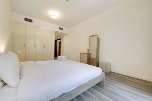 Vacationer I Exclusive 1 Bedroom I JVC I Free Parking, Pool & Wi-Fi, Дубай (фото 10)