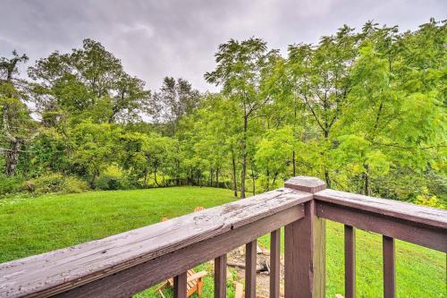 Charming Jamestown Cabin with Large Backyard! in Rugby (TN)