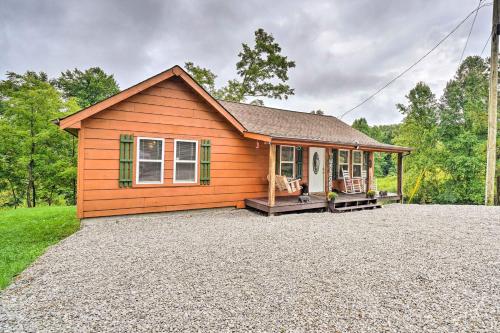 Charming Jamestown Cabin with Large Backyard! in Rugby (TN)