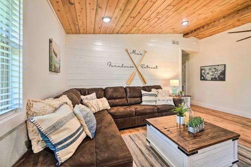 Broken Bow Retreat with Large Yard and Fire Pit! Broken Bow Retreat with Large Yard and Fire Pit!