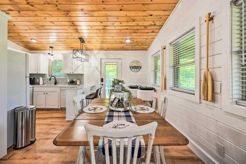 Broken Bow Retreat with Large Yard and Fire Pit! Broken Bow Retreat with Large Yard and Fire Pit!