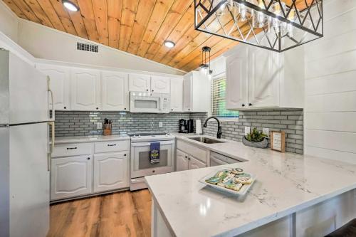 Broken Bow Retreat with Large Yard and Fire Pit! Broken Bow Retreat with Large Yard and Fire Pit!