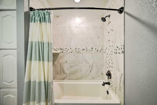 Broken Bow Retreat with Large Yard and Fire Pit! Broken Bow Retreat with Large Yard and Fire Pit!