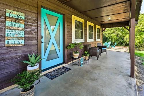 Broken Bow Retreat with Large Yard and Fire Pit! Broken Bow Retreat with Large Yard and Fire Pit!