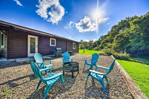 Broken Bow Retreat with Large Yard and Fire Pit! Broken Bow Retreat with Large Yard and Fire Pit!