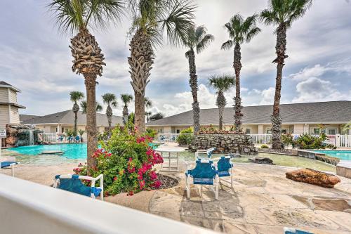 Sunny Townhome with Pool Access about 1 Mi to Beach Sunny Townhome with Pool Access about 1 Mi to Beach