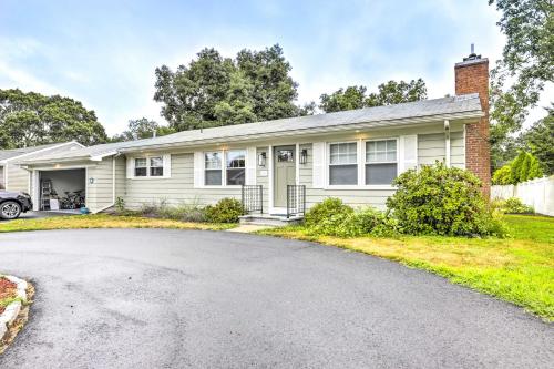 Charming Old Saybrook Cottage Less Than 1 Mi to Beach in Old Saybrook, USA