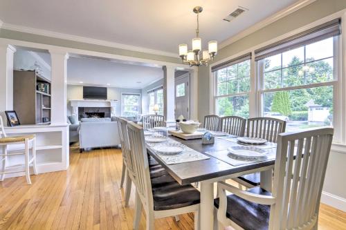 Charming Old Saybrook Cottage Less Than 1 Mi to Beach in โอลด์ เซย์บรูค (CT)