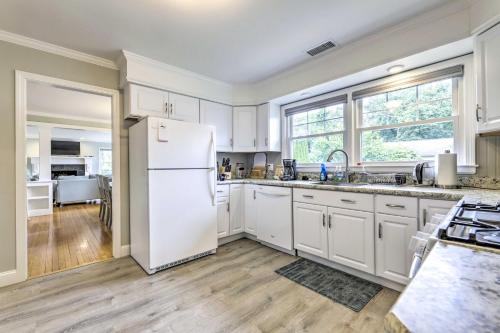 Charming Old Saybrook Cottage Less Than 1 Mi to Beach in โอลด์ เซย์บรูค (CT)