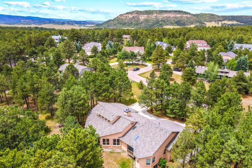 Serene Monument Sanctuary with Patio and Hot Tub! in Woodmoor (CO)